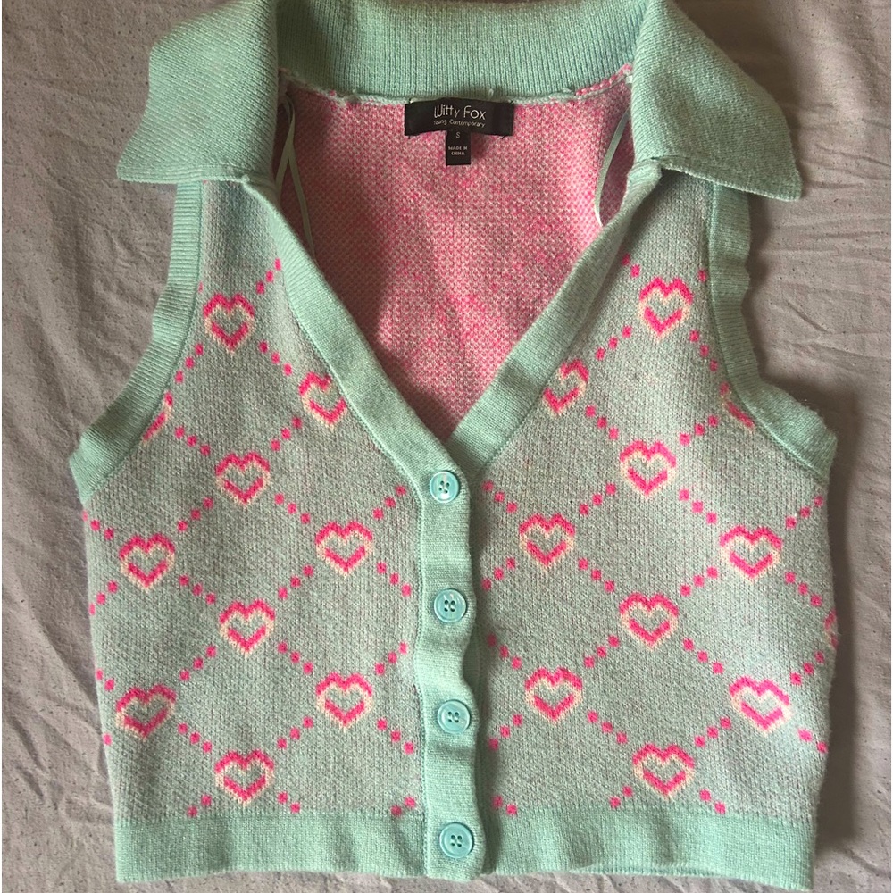 Knitted sweater vest with no sleeves